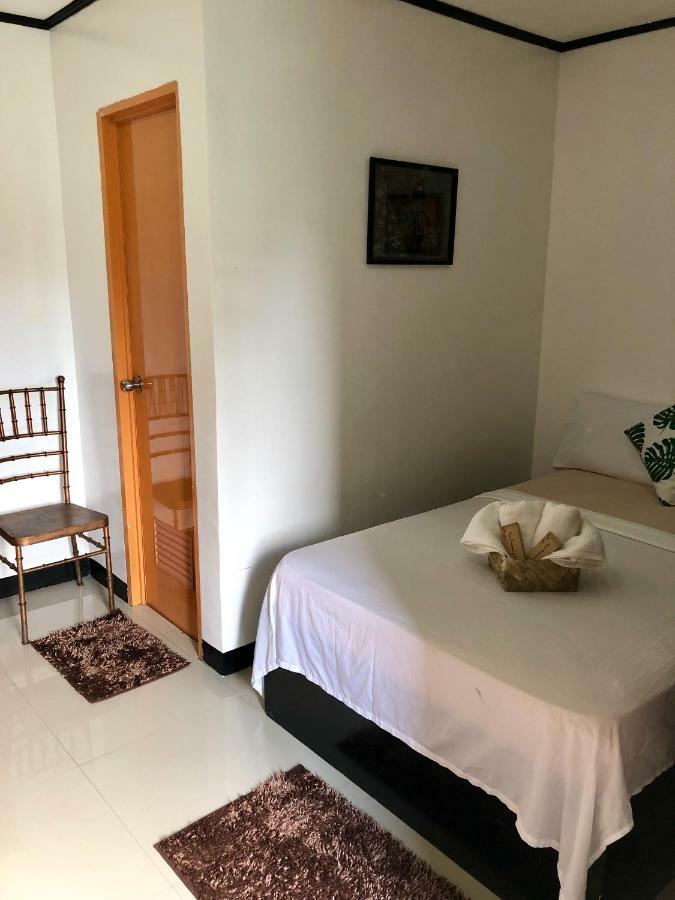 Kent Travellers' Inn Coron Bagian luar foto